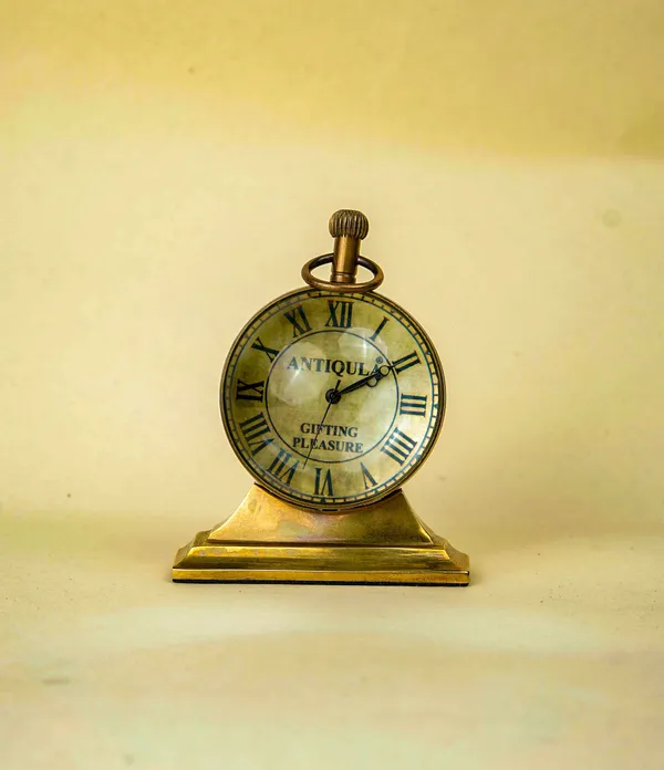 Antiqula_Epoch_3.2_Vintage_Brass_Dual_Sided_Desk_Clock